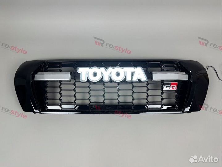 Решетка радиатора Toyota Land Cruiser 200 S2255