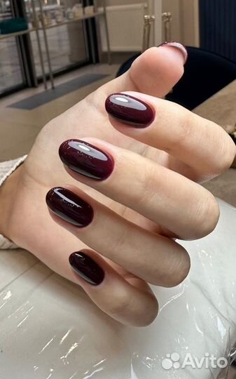 Требуется модель, маникюр