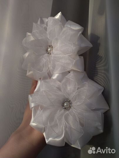 Белые банты