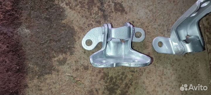 Петли от Toyota Corolla