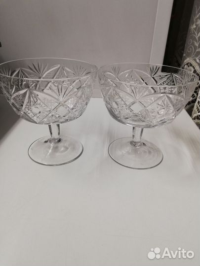 Хрустальная вазочка на ножке для варенья