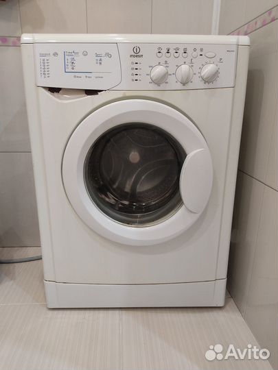Продам стиральную машинку на запчасти Indesit