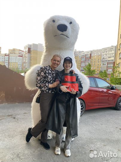 Танцующий Белый Мишка. Поздравление на праздник