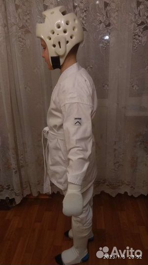 Кимоно с комплектом защиты на 10-11лет