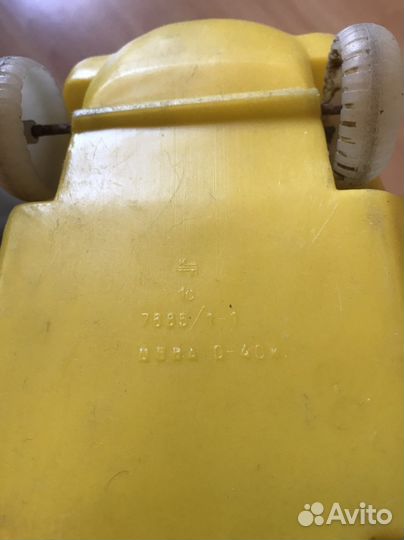 Игрушка СССР, желтая машина