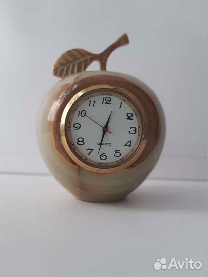 Часы яблоко из оникса