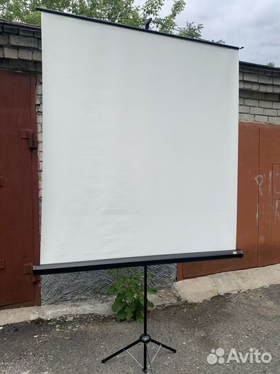 Экран для проектора на штативе