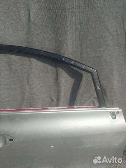 Дверь правая передняя Auris e150