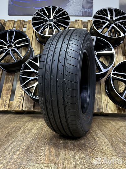 Yokohama BluEarth-XT AE61 215/60 R17 96V