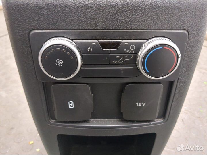 Консоль салона Ford Explorer 2019, 2020