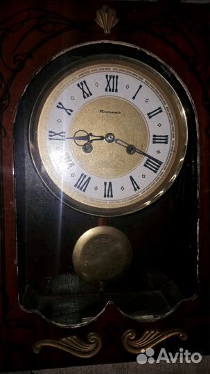 Старинные настенные часы с Боем