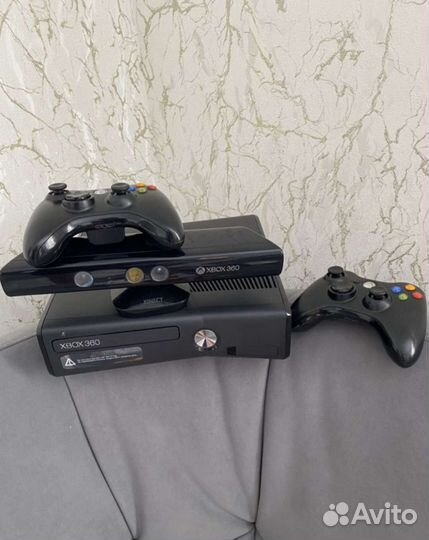 Xbox 360 Slim, kinekt, 2 геймпада, много игр
