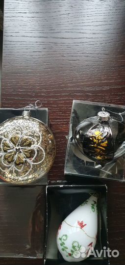 Елочные игрушки стеклянные, елки, бусы