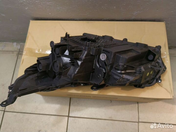 Фара передняя правая Lexus nx