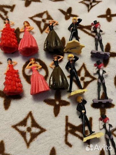 Игрушки с Киндеры сюрприза Леди Баг и супер-кот