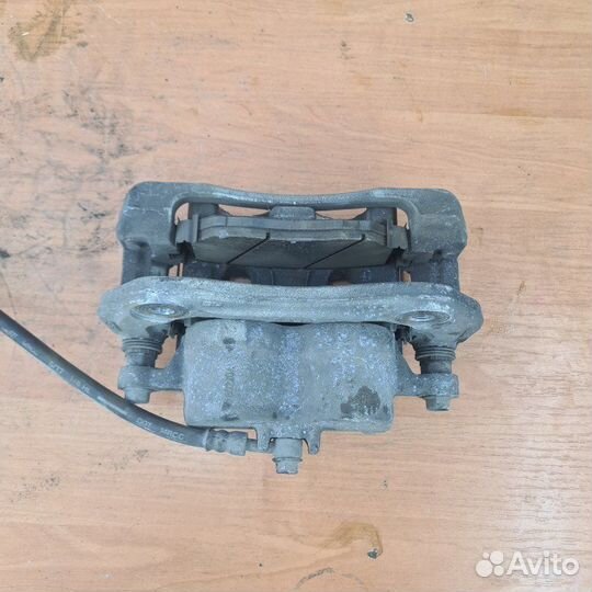 Суппорт тормозной передний правый Kia Sorento