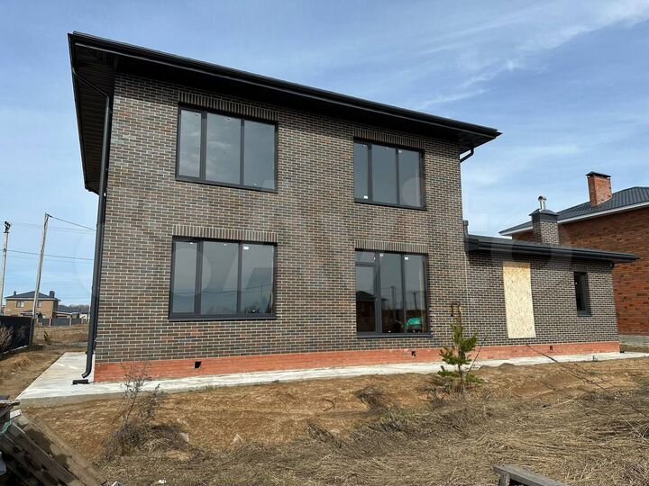 Коттедж 257 м² на участке 9 сот.