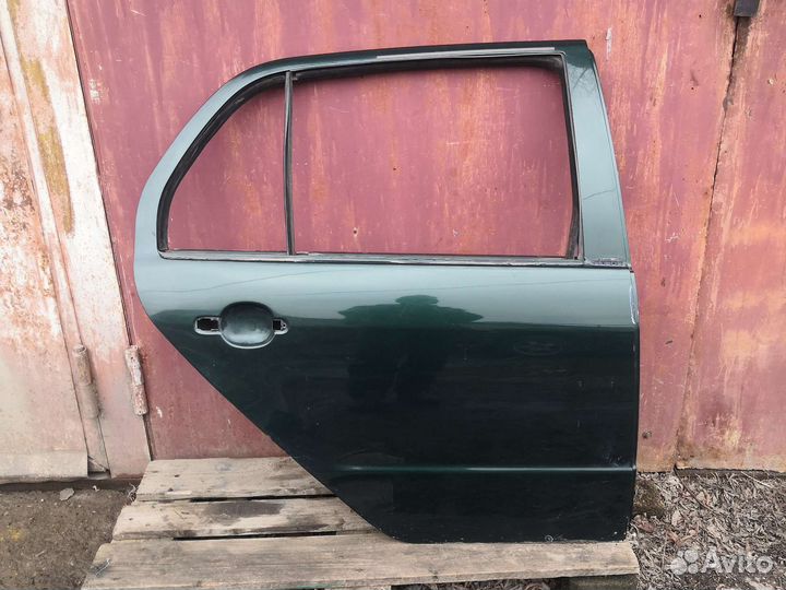 Дверь задняя правая fabia 1