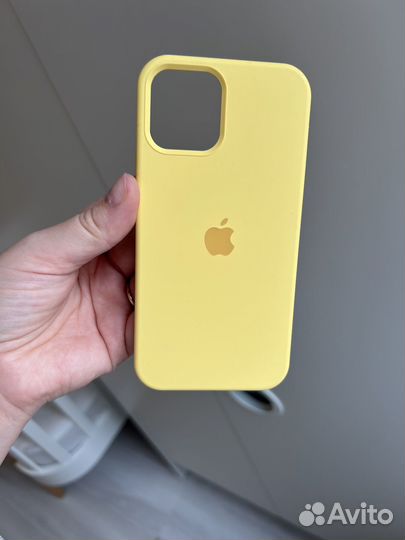 Чехол на iPhone 12