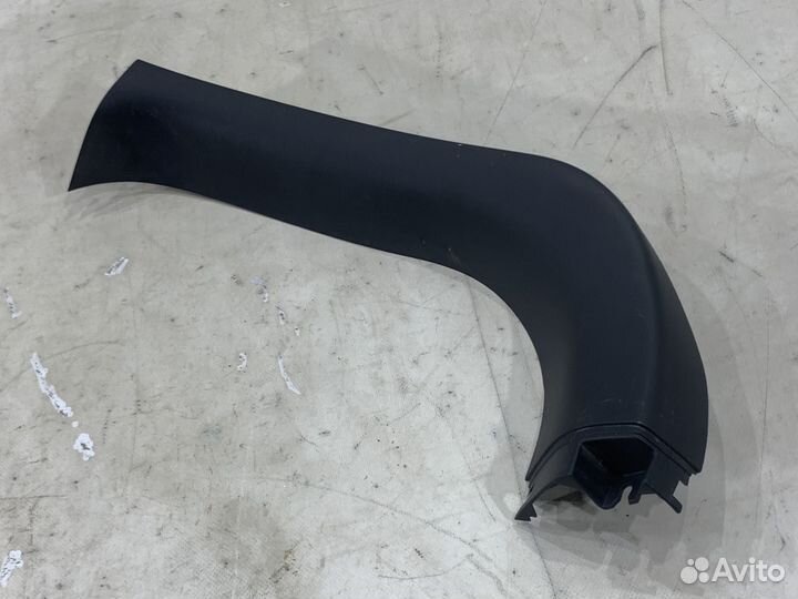 Обшивка крышки багажника Mitsubishi Outlander 3