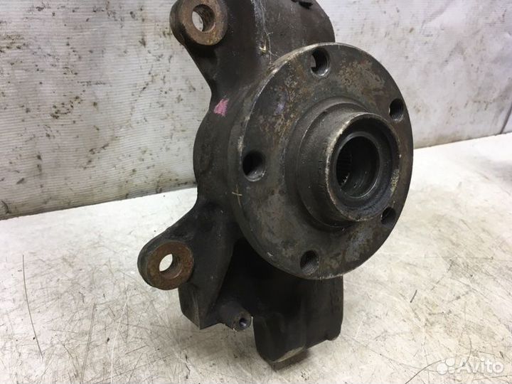 Кулак поворотный передний правый передний правый