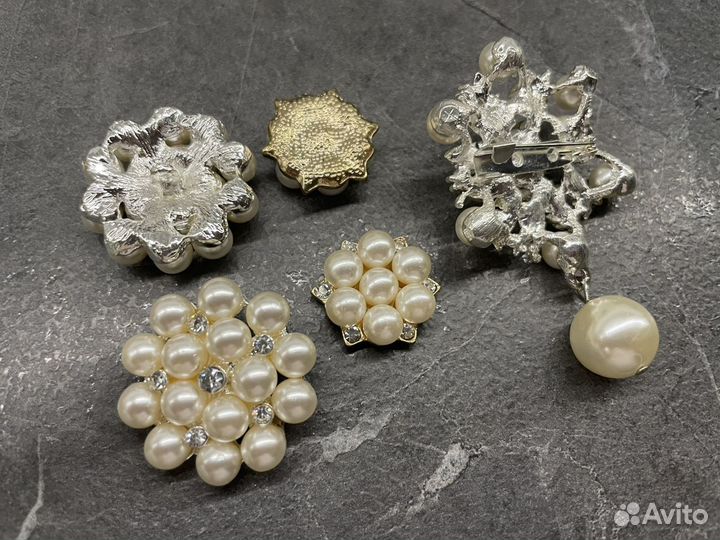 Пряжки, брошки, пуговицы новые