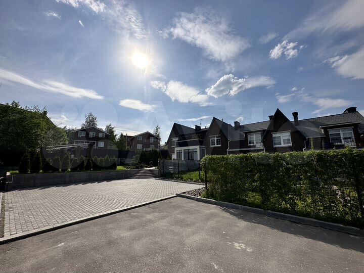 Таунхаус 280 м² на участке 13 сот.