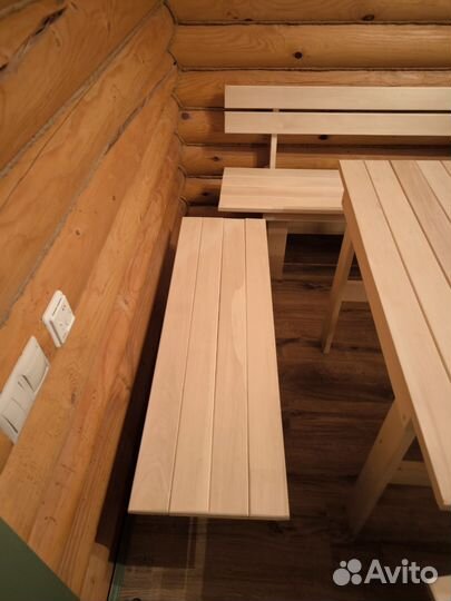 Набор деревянной мебели