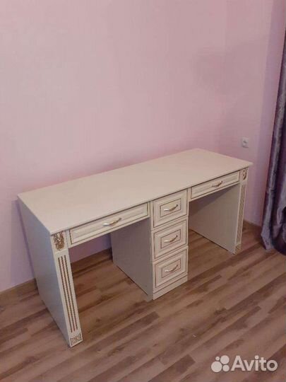 Столик для учёбы