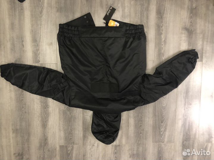 Черная форма охранника