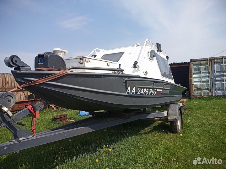 Плоскодонная алюмин экспедиционная лодка с каютой