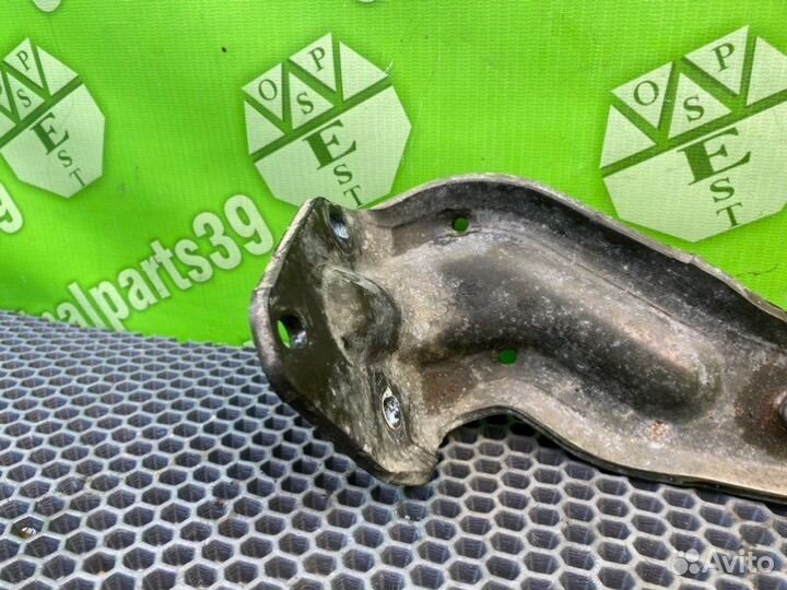 Ролик раздвижной двери задний правый Mazda Mpv