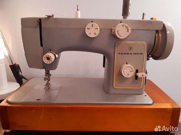 Швейная машина Чайка 142 м