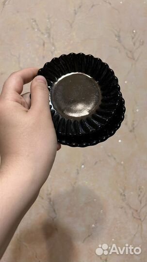 Черные блюдца