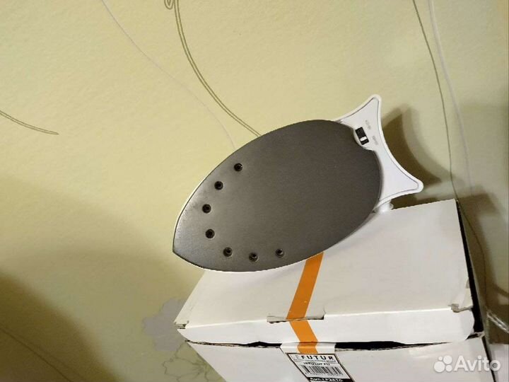 Мини-утюжок со складной ручкой LeFutur