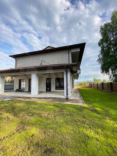 Коттедж 360 м² на участке 10 сот.