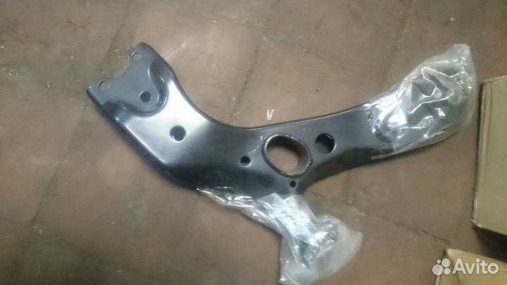 Рычаг передний правый Тойота Рав 4 III