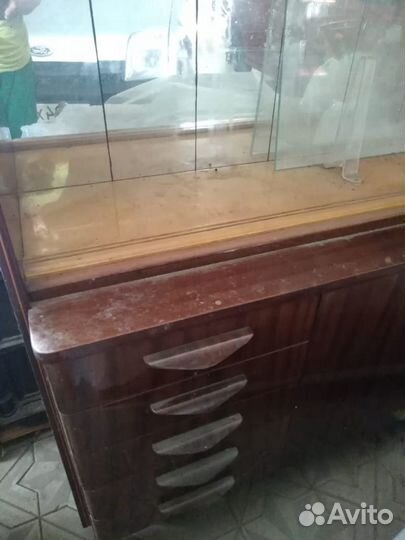 Отдам 2 серванта