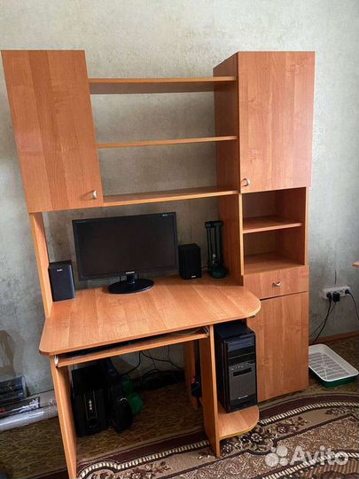 Компьютерный стол (шкаф)