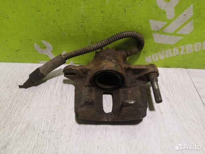 Суппорт передний правый Пежо 206