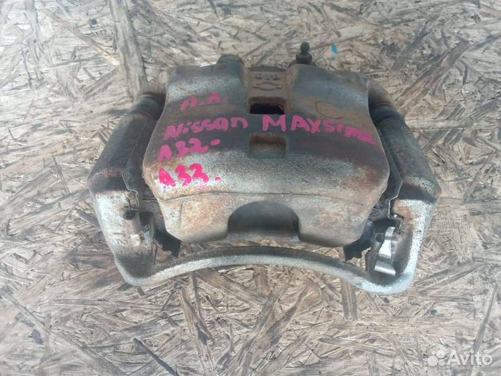 Суппорт передний левый Nissan Maxima A32-A33