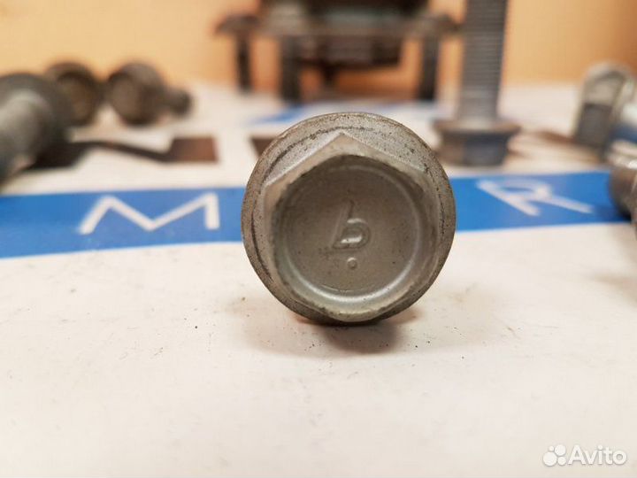 Болт ступицы задний Infiniti