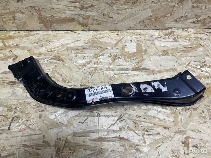 Суппорт фары правый Toyota Camry 50