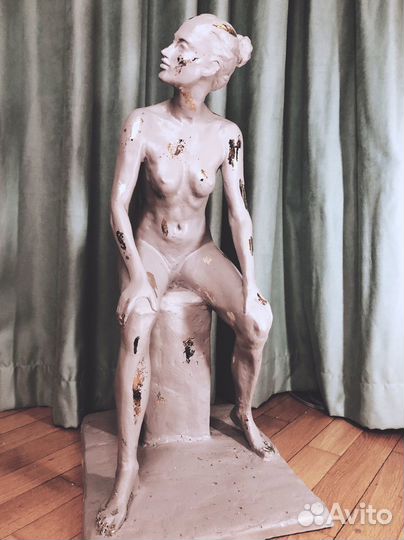 Скульптура из гипса с золотой поталью 