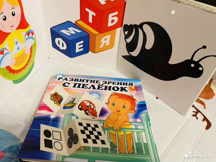 Набор развивающих игрушек, погремушек, карточек 0+