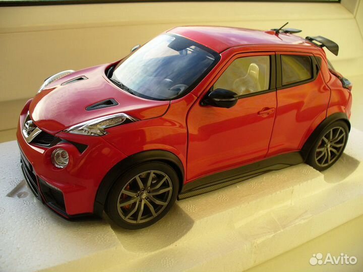 Nissan Juke-R 2.0, autoart (масштаб 1:18)