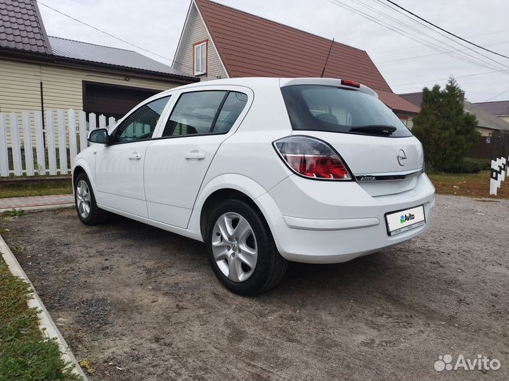Opel Astra 1.6 МТ, 2011, 93 000 км