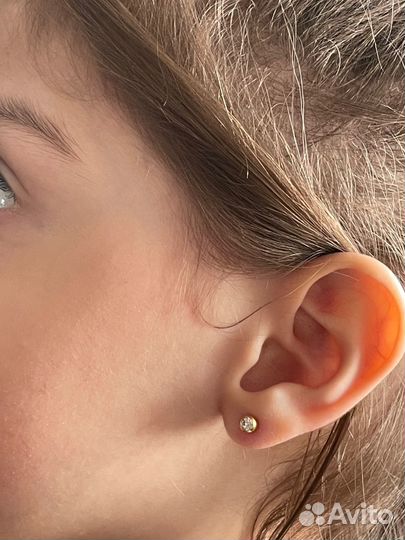 Прокол ушей пистолетом