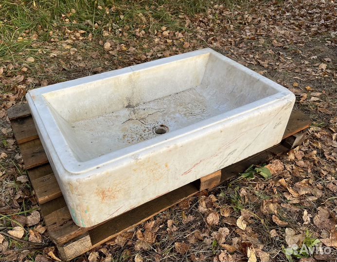 Каменная раковина старинная