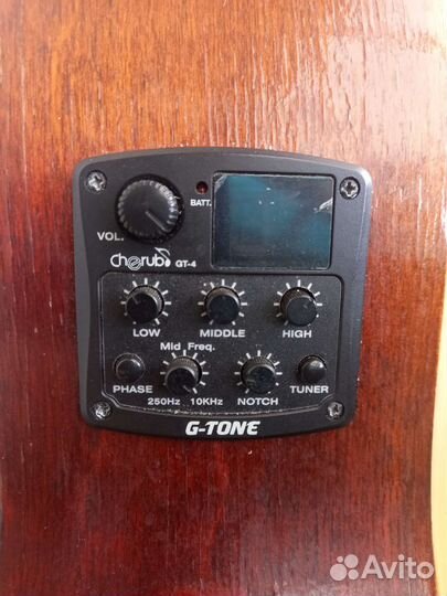 Акустическая гитара со звукоснимателем